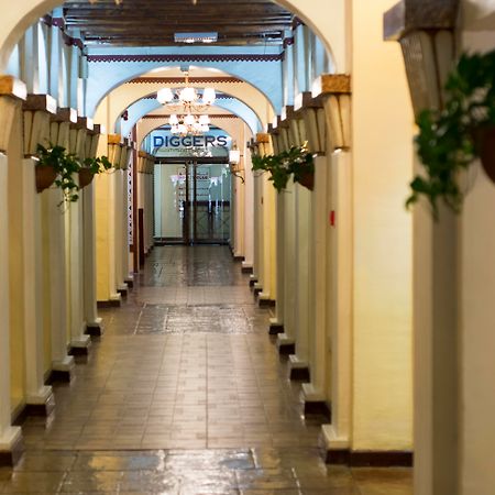 Delmon International Hotel Manama Exterior photo