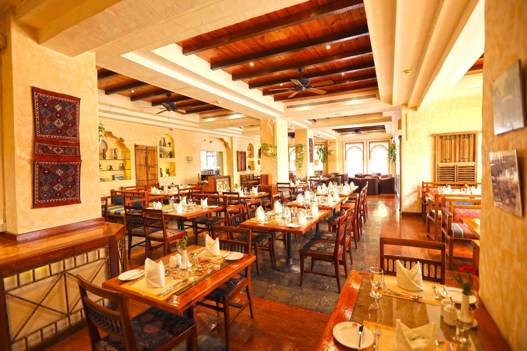 Delmon International Hotel Manama Exterior photo