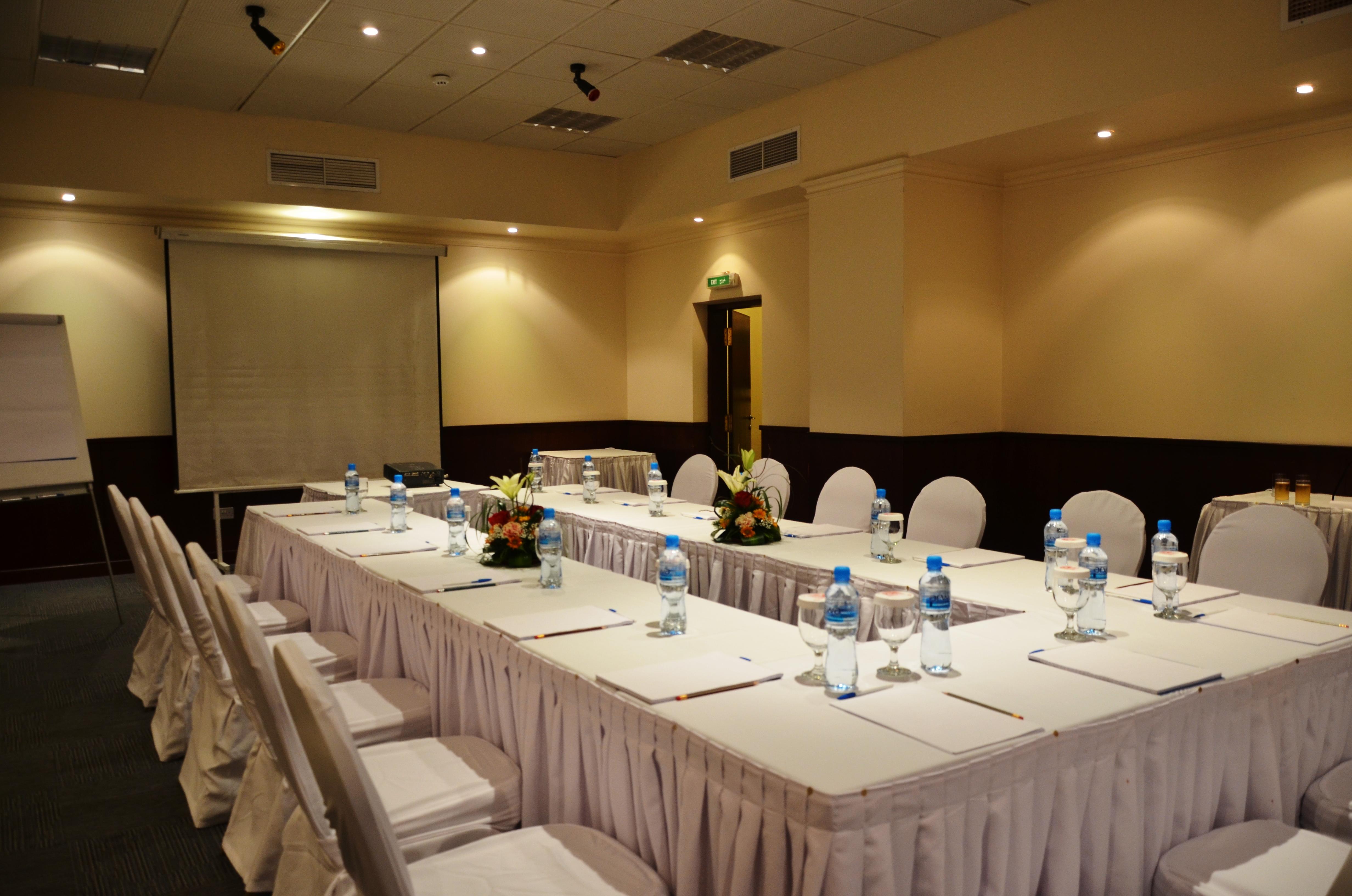 Delmon International Hotel Manama Exterior photo