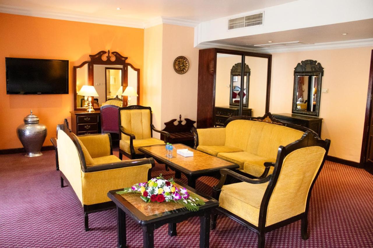 Delmon International Hotel Manama Exterior photo