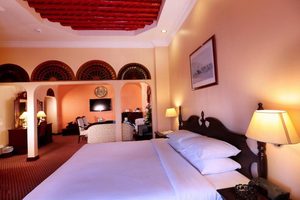 Delmon International Hotel Manama Exterior photo