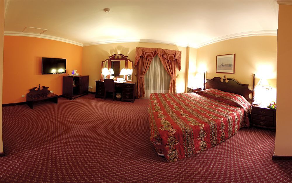 Delmon International Hotel Manama Exterior photo